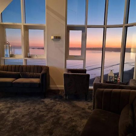 The Panoramic - The Finest Apartment In The City - By Tifa Stays Swansea Kültér fotó