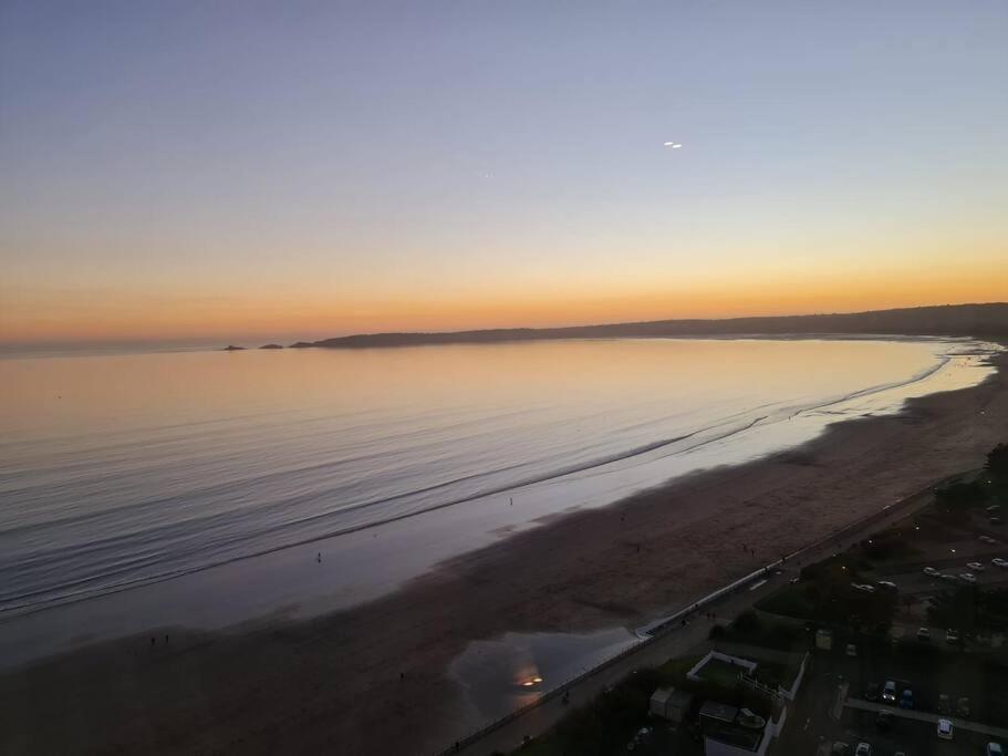 The Panoramic - The Finest Apartment In The City - By Tifa Stays Swansea Kültér fotó